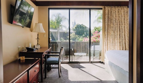 Standard Room, 1 Queen Bed