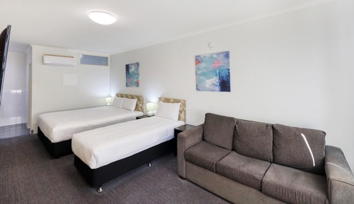 Deluxe Room, Multiple Beds, Non Smoking