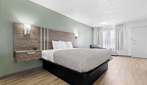 Standard Room, 1 King Bed, Smoking