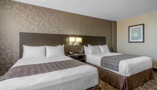 Business Room, 2 Queen Beds, Non Smoking (Upgrade)