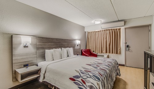 Standard Room, 1 King Bed (Smoke Free)