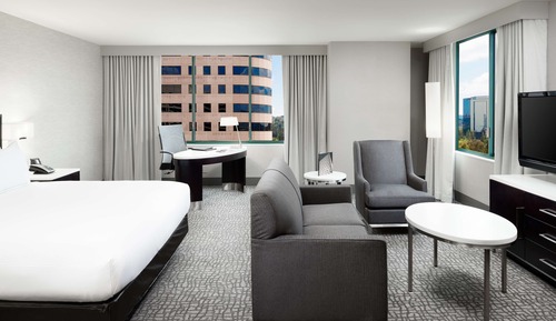 Room, 1 King Bed, Corner