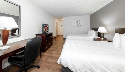 Deluxe Room, 2 Double Beds (Smoke Free, Roll-In Shower)