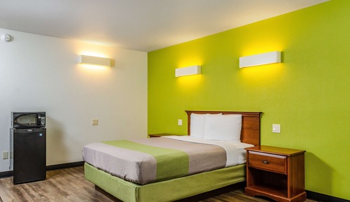 Deluxe Room, 1 King Bed, Smoking, Kitchen