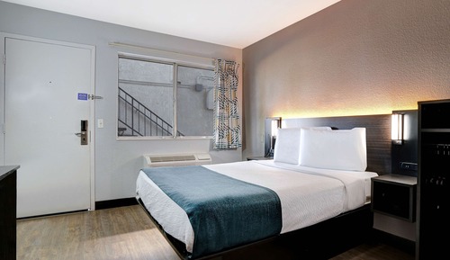 Standard Room, 1 Double Bed, Accessible, Non Smoking