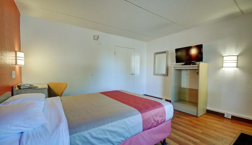 Standard Room, 1 Queen Bed, Accessible, Non Smoking