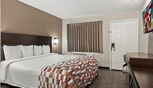 Superior Room, 1 King Bed, Accessible, Non Smoking (Roll-In Shower)