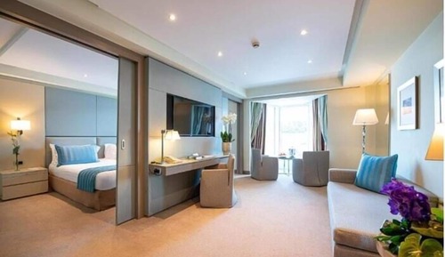 Corner Suite