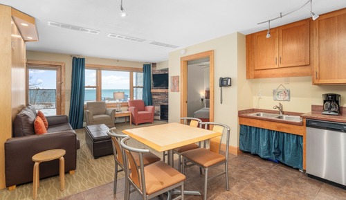 Deluxe Studio, Lake View