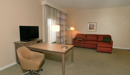 Studio, 1 King Bed, Refrigerator & Microwave (Wet Bar)