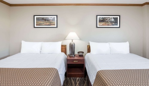 Deluxe Room, 2 Queen Beds, Non Smoking
