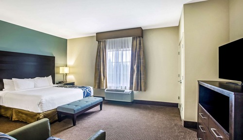 Family Suite, 1 King Bed, Accessible, Non Smoking (Mob,Hear,Tub w/Grab Bars,Countryside)