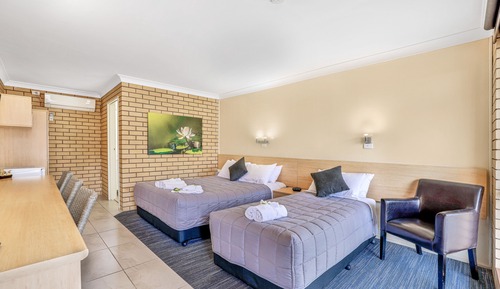 Standard Room, Non Smoking, Kitchenette (Queen + Single Room)