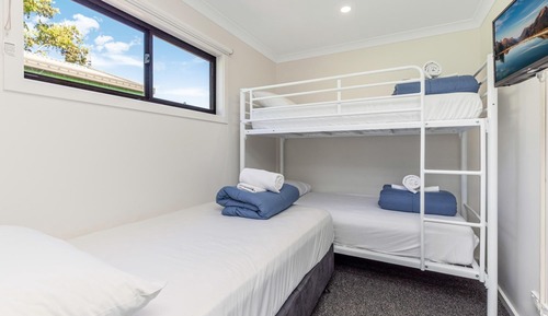Family Cabin (Sleeps 5) Wheelchair Accessible