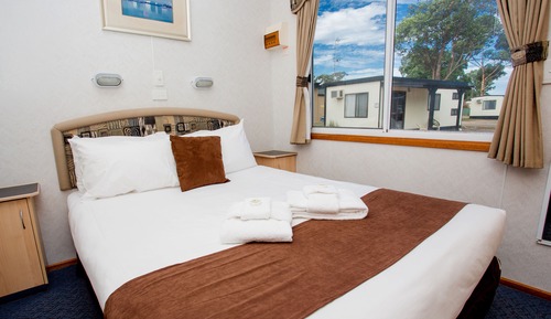 Family Cabin (Sleeps 7) 