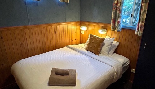 Doubles Retreat - Linen/Towels Supplied to the Main Bed only