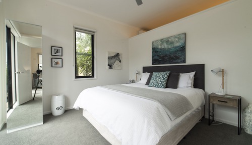 Deluxe Apartment, 1 King Bed, Garden View