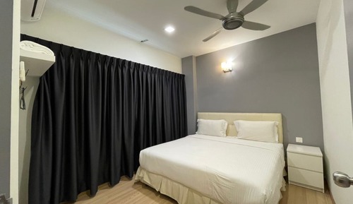 Studio, 2 Bedrooms