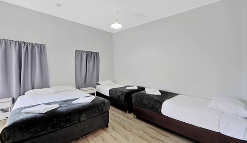 Family Motel Room For 5