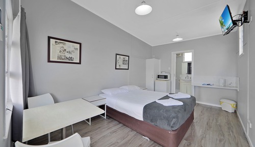 Queen Motel Room