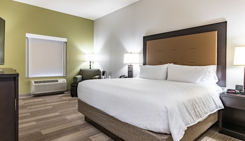 Suite, 1 King Bed, Accessible Bathtub (Mobility)