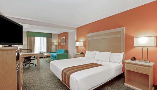 Deluxe Studio Suite, 1 King Bed, Non Smoking