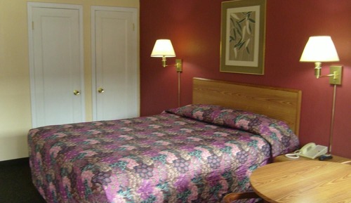 Queen Room, Smoking