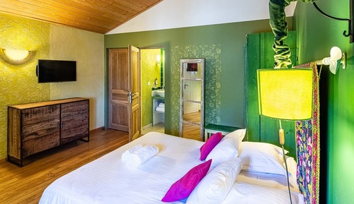 Deluxe Double Room, Private Bathroom, Garden View