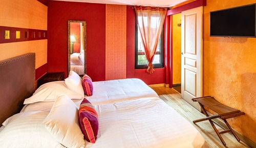 Single Room, Private Bathroom
