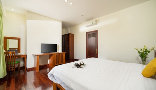 Deluxe Double Room, 1 King Bed, Balcony, Pool View