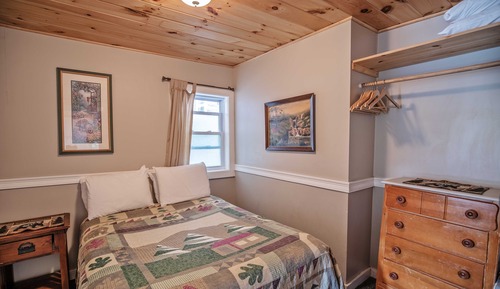Cabin, 2 Twin Beds, River View