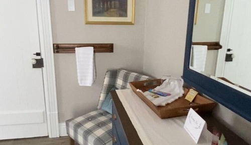 Room, 1 Queen Bed, Private Bathroom