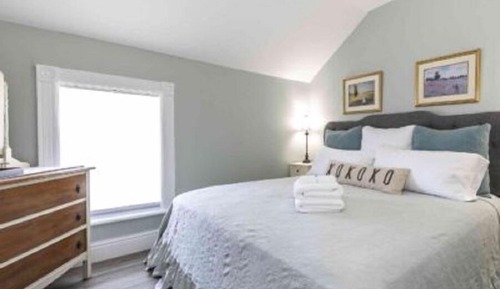 Room, 1 King Bed, Private Bathroom