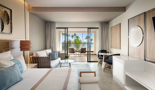 Preferred Club Jr. Suite Ocean Front King