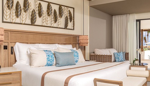 Preferred Club Jr. Suite Partial Ocean View King