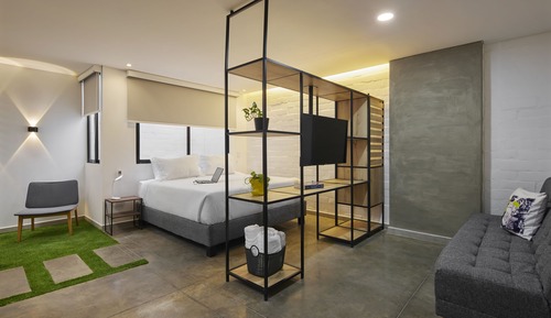 Deluxe Studio Suite