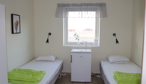 Twin Room, Refrigerator