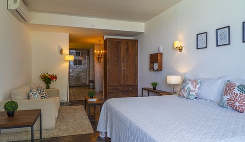 Luxury Studio Suite, 1 King Bed, Hot Tub, Ocean View