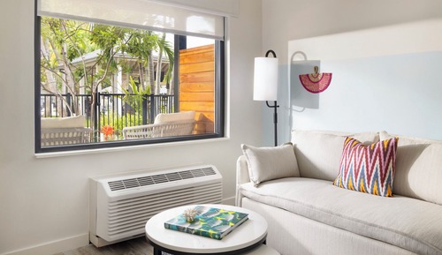 Room, 1 King Bed, Pool View