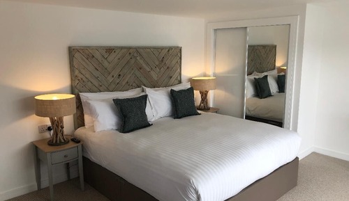 Lochside Cabin