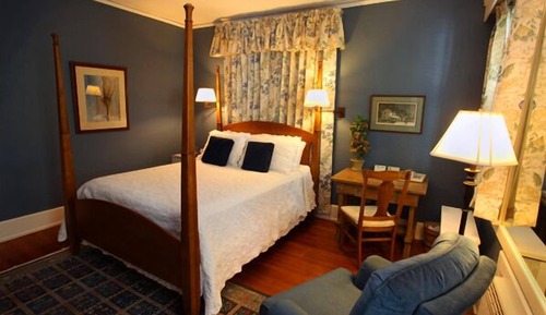 1. Blue Room