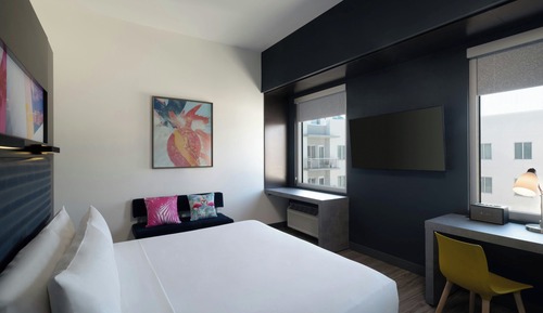 Deluxe Room, 1 King Bed, City View (Hearing Accessible)