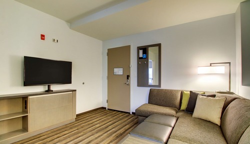 Suite, 2 Queen Beds, Accessible