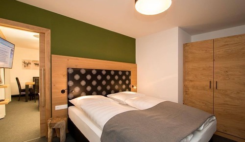 Deluxe Studio, Balcony, Mountain View
