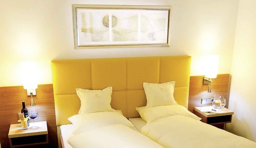 Basic Double Room Single Use, 1 King Bed