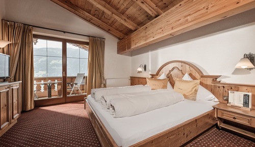 Panoramic Penthouse, 2 Bedrooms, Kitchen, Slope side