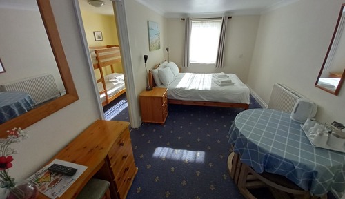 Room (12)