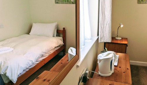 Room (6)
