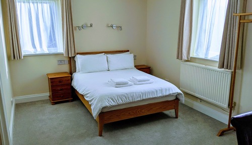 Room (5)