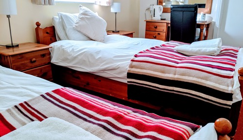 Room (2)